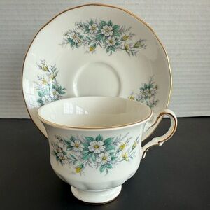 VTG Queen Anne Bone China Teacup and Saucer w/White Yellow Flowers Pattern #8564